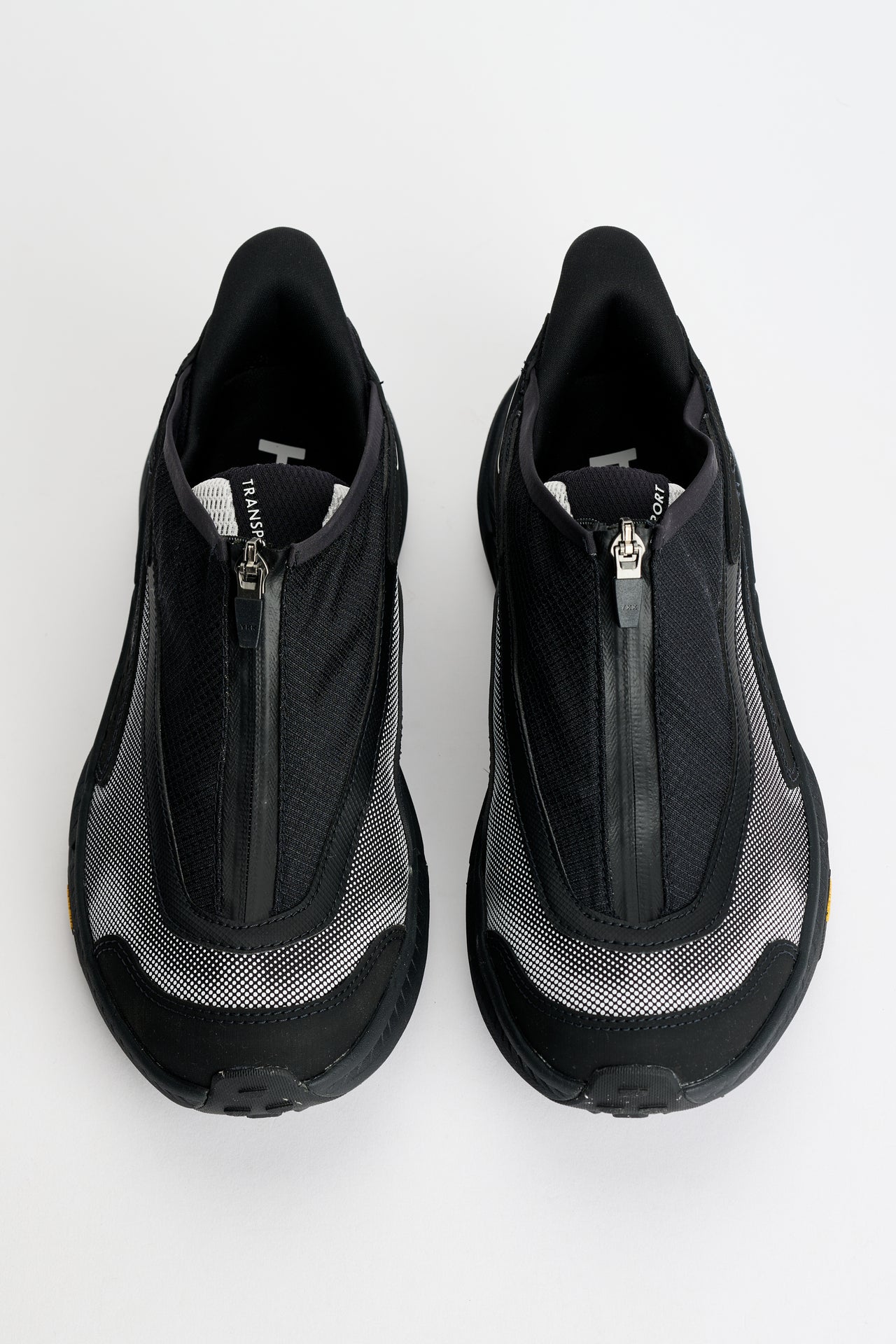 HOKA U Project Transport TS Black / White